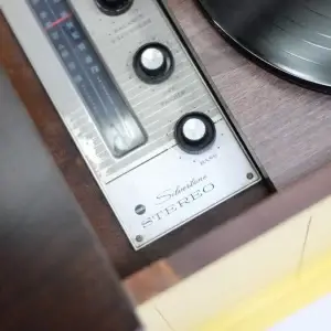 Vintage Silvertone stereo record player with knobs for balance, treble, and bass.