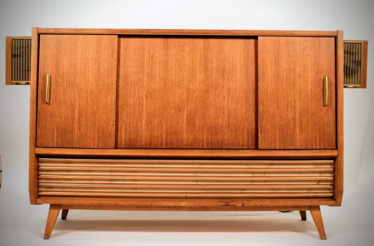 Restoring the iconic gold metal speaker lattice on a 1960s Telefunken Hymnus.